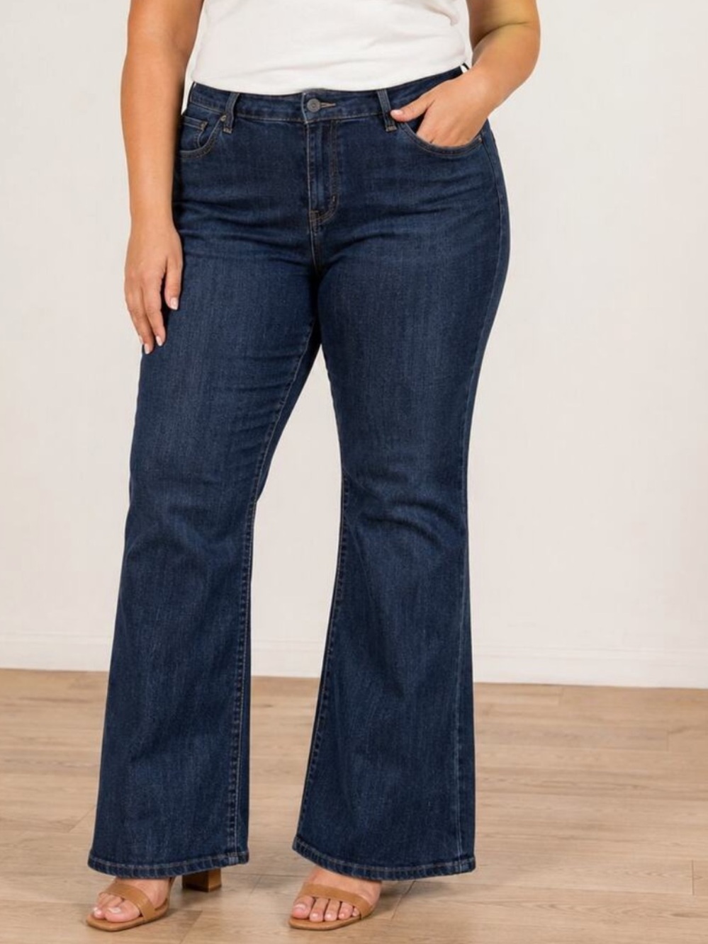 Levi’s 580 Dark Wash Bootcut Jeans, size 16W